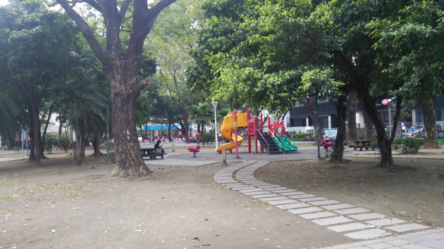 明誠公園内にある遊具